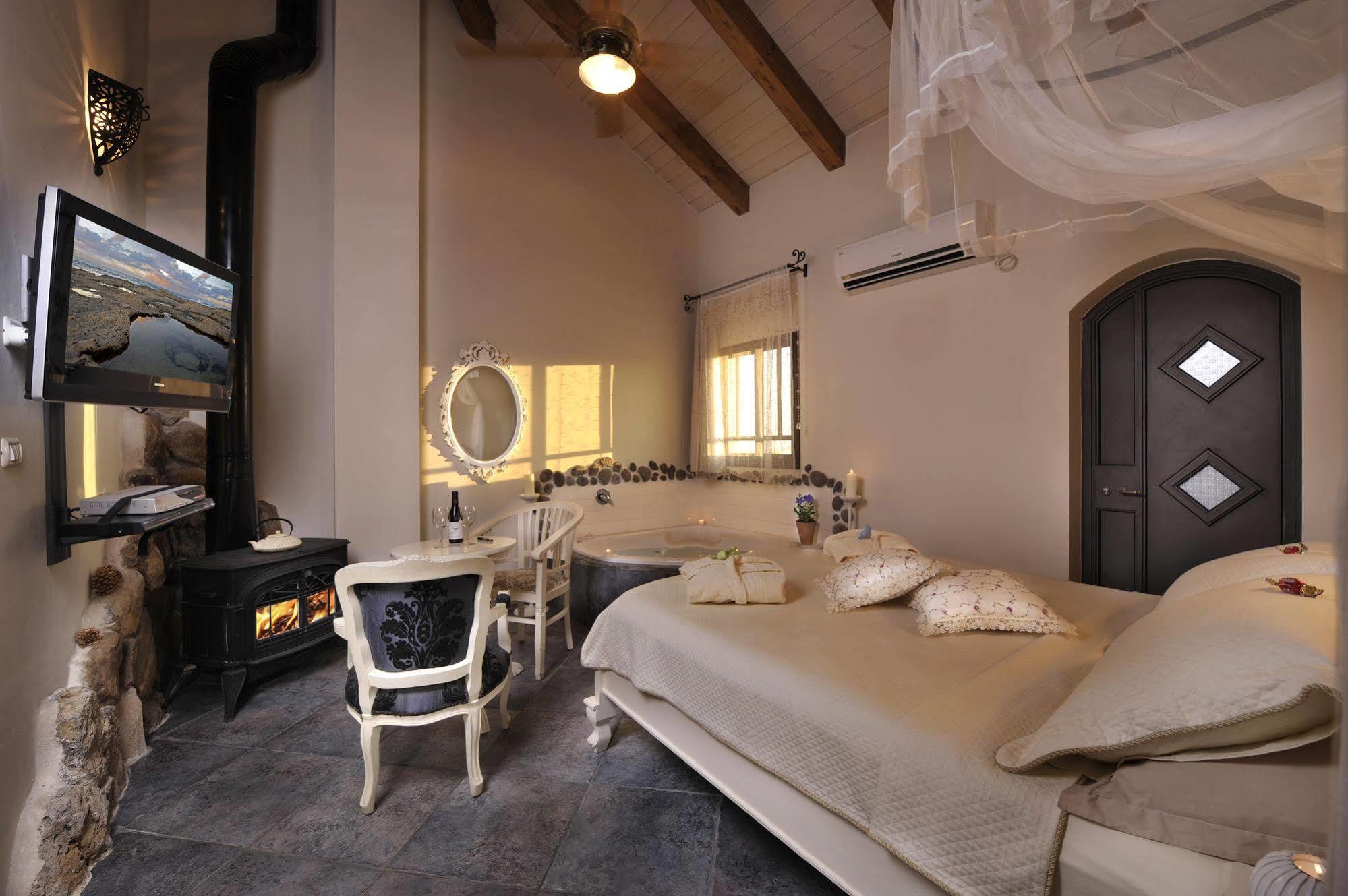 Villa Golan Qaşrīn Exterior foto